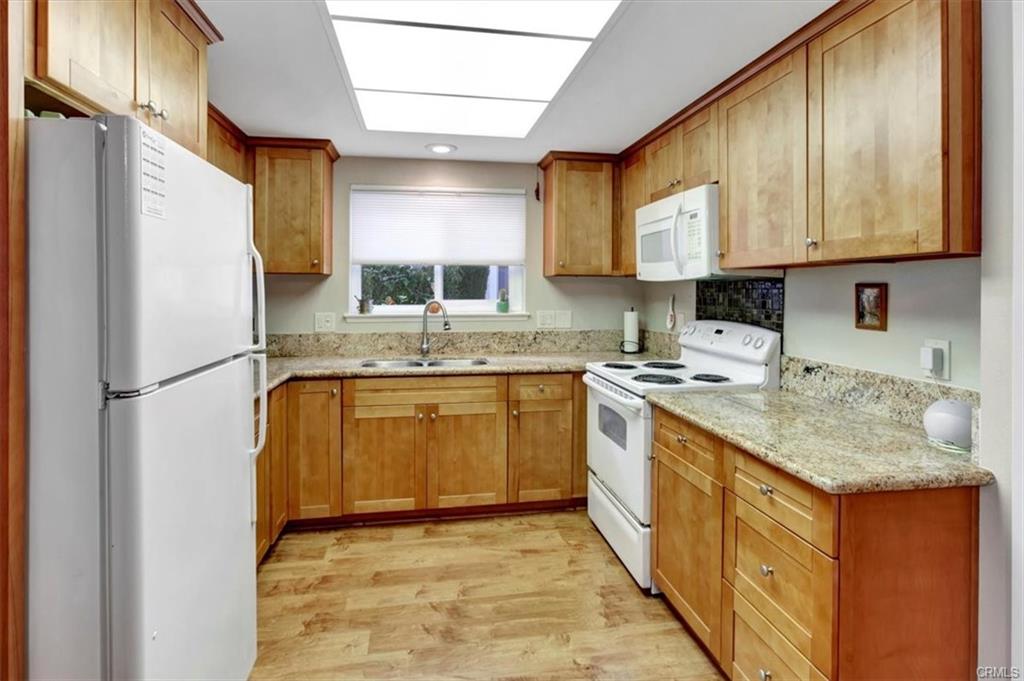 281 Avenida Carmel #C -10